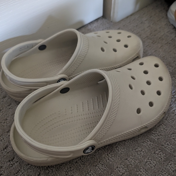 Cream Crocs - Picture 4 of 5